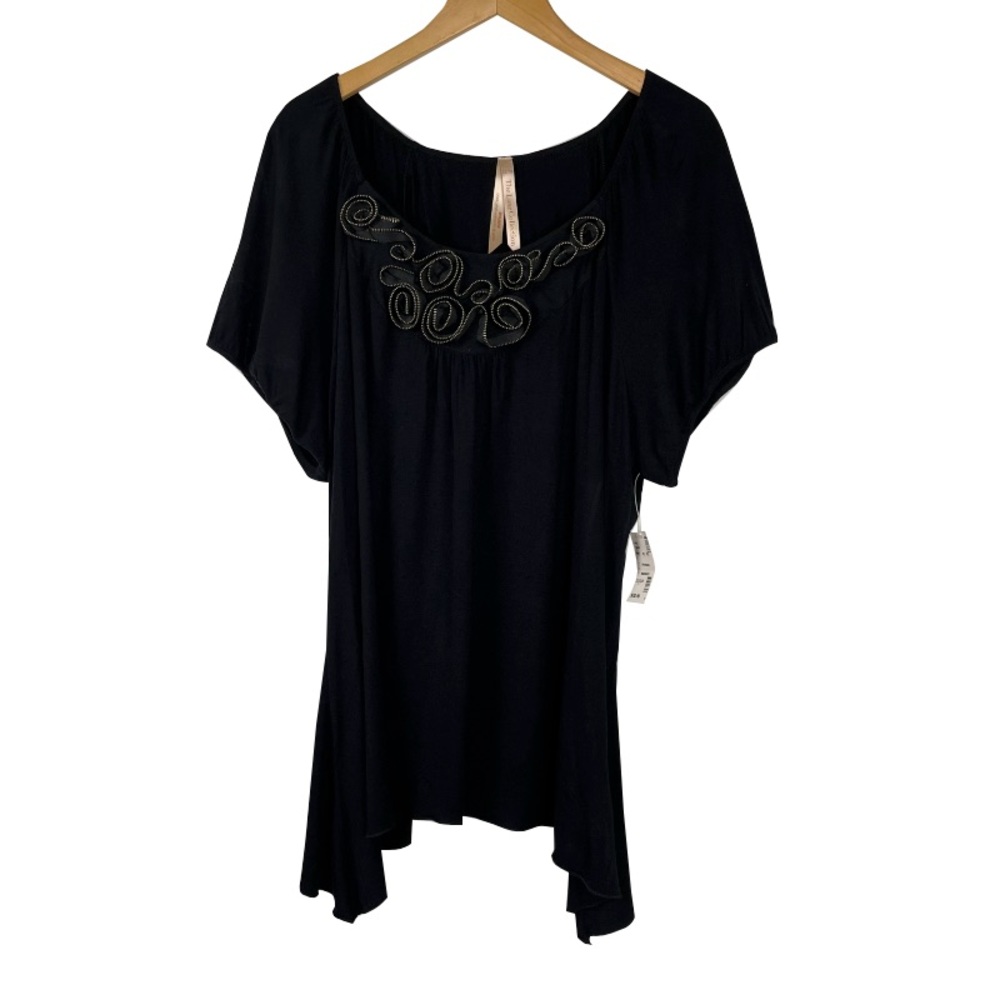 Avenue The Luxe Collection Black Zipper Ribbon Neckline Top